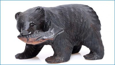 彫り熊の画像