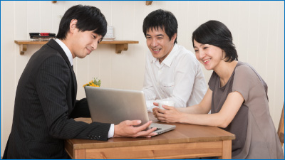 札幌市で出張買取をしている様子